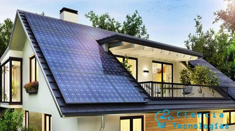 Panel-solar-en-techo-de-una-casa-de-2-niveles