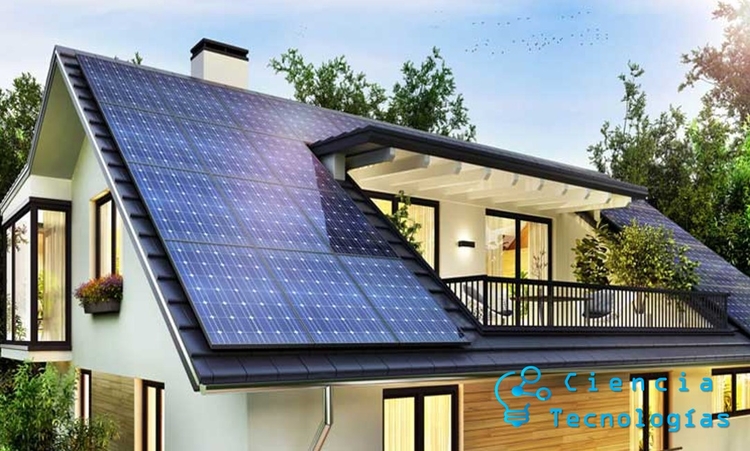 Panel-solar-en-techo-de-una-casa-de-2-niveles
